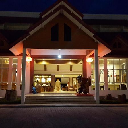 Silayok Grand Hotel Tak Exteriör bild