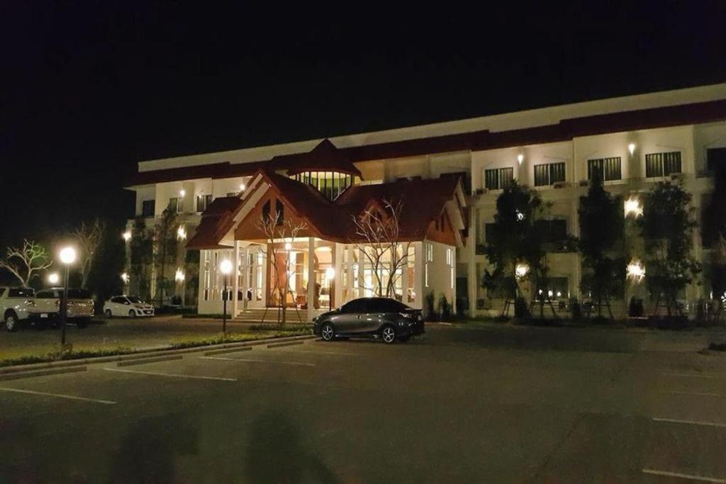 Silayok Grand Hotel Tak Exteriör bild